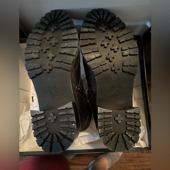 Naturalizer Tia water repellent bronze boots
Wide width
NIB - Picture 8 of 9